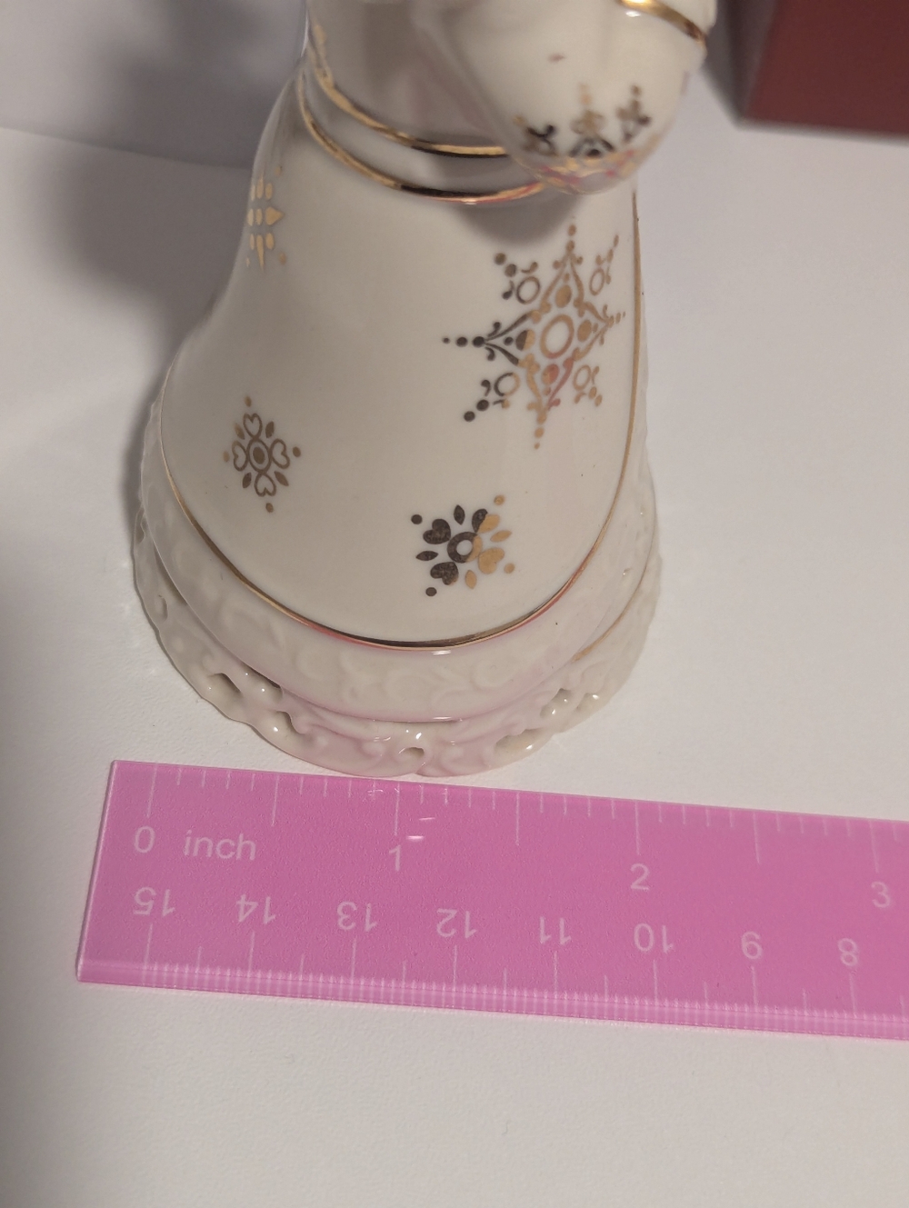 Lenox 2005 Annual Santa Christmas Ornament - Picture 10 of 13